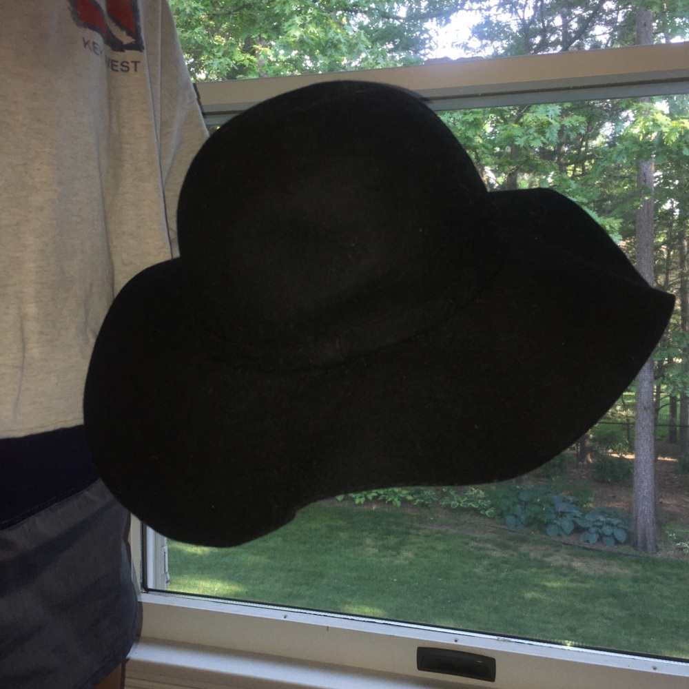black floppy sun hat
